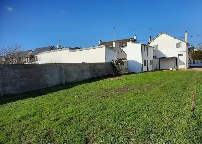 Maison proche centre et mer, jardin clos, calme.