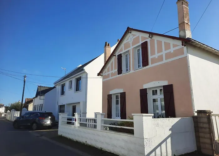 Maison proche centre et mer, jardin clos, calme.